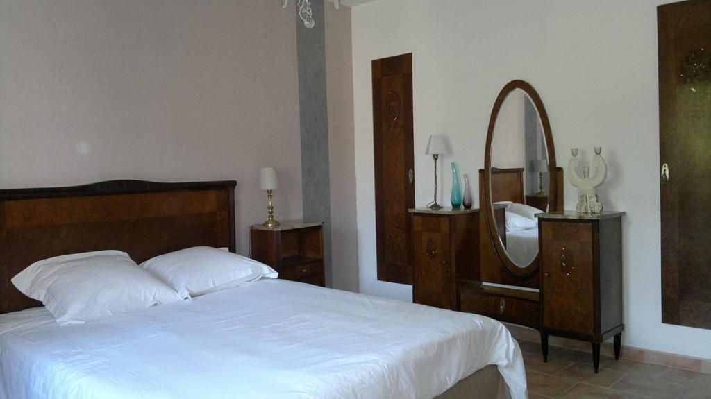 A L'Est D'Uzes Villa Saint-Siffret Room photo